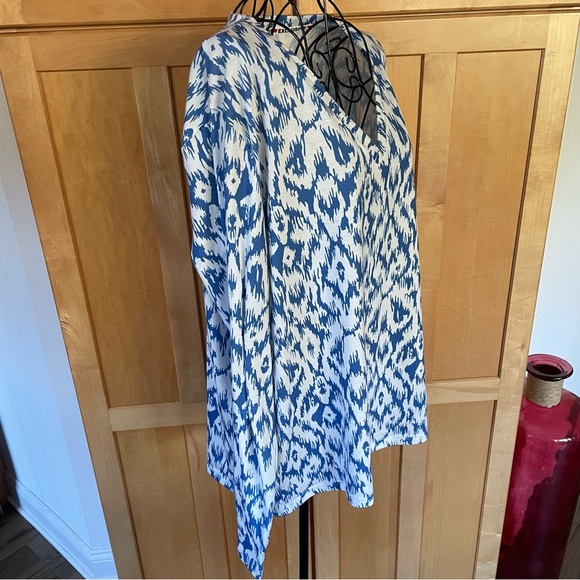 Exclusive blue and white long sleeve Top size XL - Picture 4 of 8